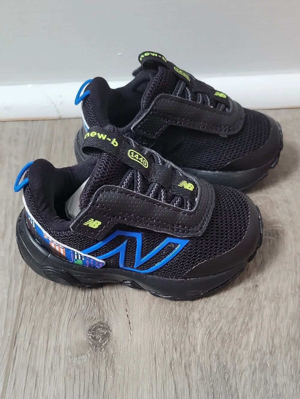New Balance •round toe